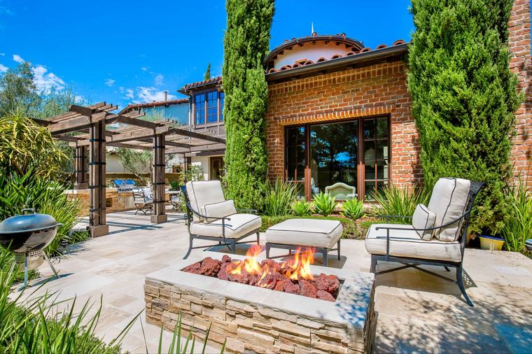 Fire pit and lounge seating