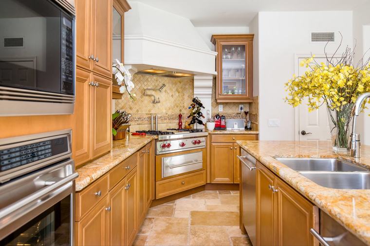 Kitchen in full