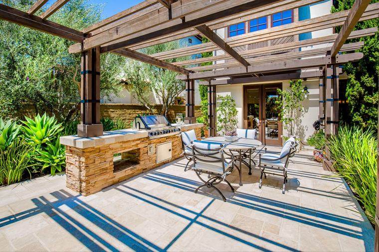 Built-in gas BBQ and stone counters